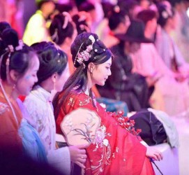 如皋汉服模特兼职(想做汉服模特去哪里找)