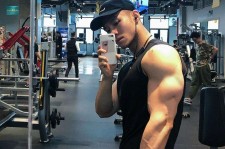 如皋肌肉男模(肌肉男模拟器)