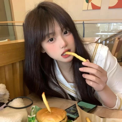 如皋伴游女生李欣怡的资料